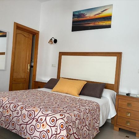 Hostal Los Arcos Hotel Чипиона Екстериор снимка
