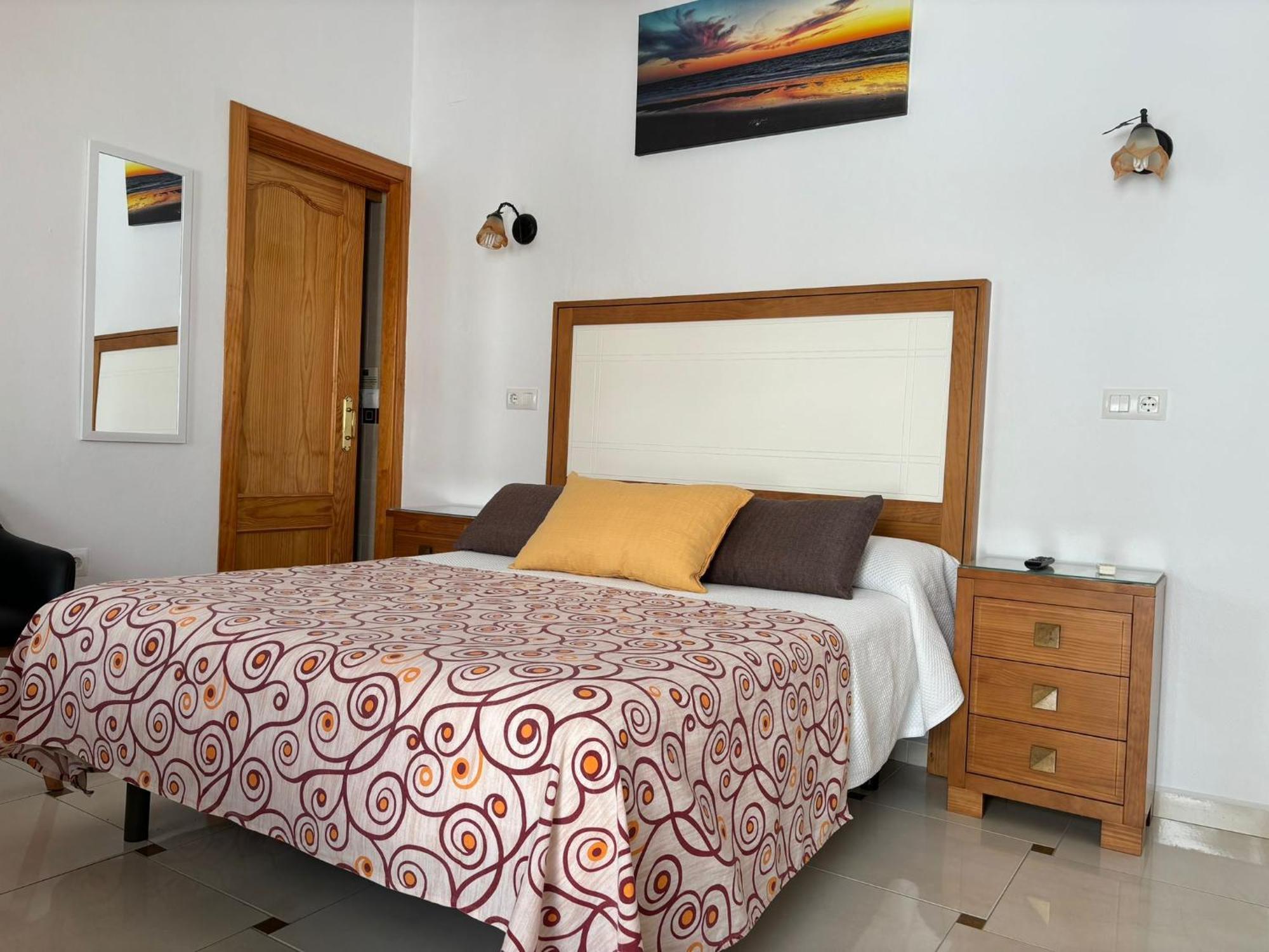 Hostal Los Arcos Hotel Чипиона Екстериор снимка